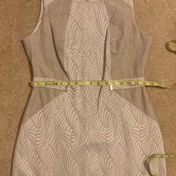Calvin Klein Tan White Sleeveless Jacquard Sheath Dress With Gold Logo Hardware - Picture 5 of 8